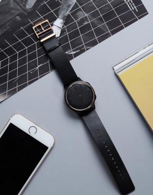 Черные смарт-часы с золотистой отделкой Phase MIS5002 Misfit. Цвет: черный