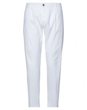 Укороченные брюки 2 MEN. Цвет: белый