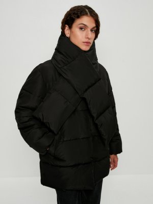 Куртка со съемным шарфом Zarina. Цвет: черный