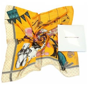 Шелковый платок с тематикой Париж 825040 Mila Schon. Цвет: бежевый