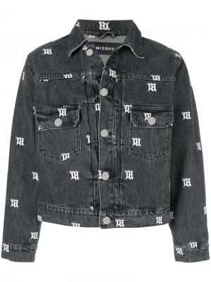 Укороченная джинсовая куртка с принтом-монограммой Misbhv. Цвет: черный