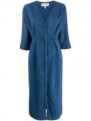 Джинсовое платье с глубоким V-образным вырезом Mara Hoffman. Цвет: синий