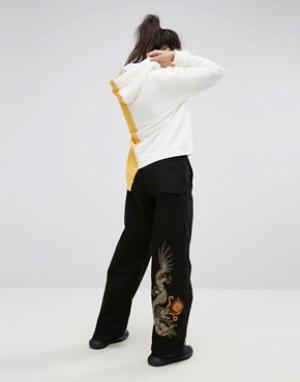 Широкие брюки с вышитым драконом Maharishi. Цвет: черный