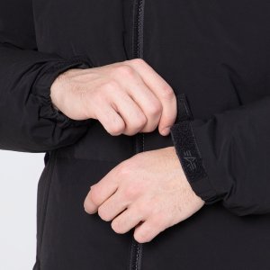 Мужская куртка Puffer Parka Alpha Industries. Цвет: черный