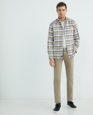 Однотонные базовые мужские брюки-чиносы, бежевый Pierre Cardin. Цвет: бежевый