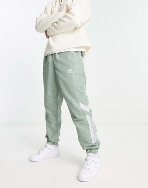 Зеленые спортивные брюки из плетеной ткани adidas Originals Rekive Cut & Sew