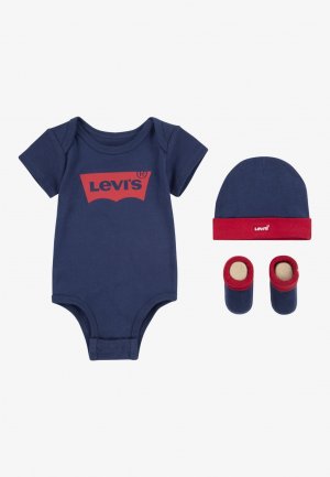 Подарок на рождение BATWING ONESIE HAT BOOTIE UNISEX SET Levi's, цвет dress blues Levi's