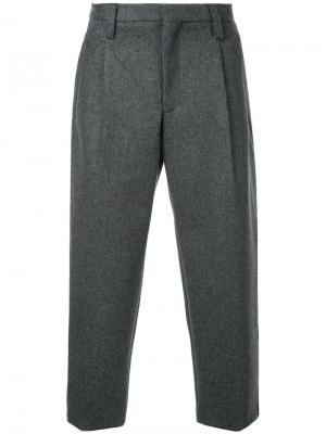Укороченные брюки Estnation. Цвет: серый