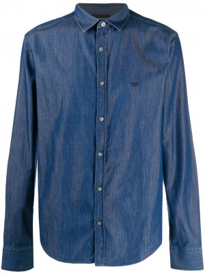 Джинсовая рубашка с вышитым логотипом Emporio Armani. Цвет: синий
