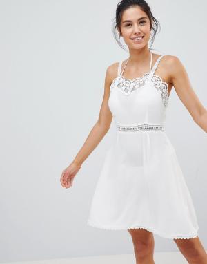 Пляжное платье с ажурной отделкой Glamorous. Цвет: белый