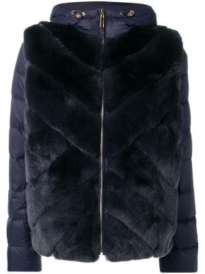 Пуховое пальто с капюшоном и панелями кроличьим мехом Liska. Цвет: синий