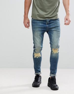Супероблегающие джинсы с рваной отделкой и заниженной проймой SikSilk. Цвет: синий
