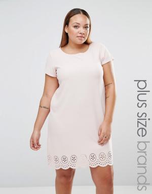 Цельнокройное платье с лазерной резной отделкой Plus Praslin. Цвет: розовый
