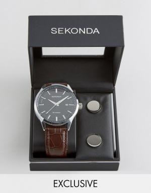 Часы с коричневым кожаным ремешком и запонки в подарочном наборе Sekon Sekonda. Цвет: коричневый