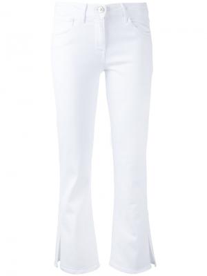 Слегка расклешенные джинсы 3X1. Цвет: белый