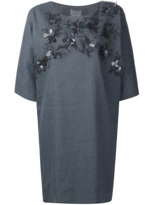 Платье-шифт с цветочной аппликацией Maiyet. Цвет: синий