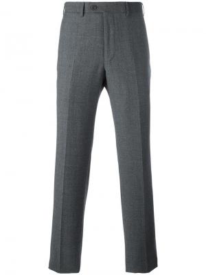 Классические брюки Giorgio Armani. Цвет: серый