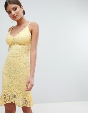 Кружевное платье-футляр с оборкой по краю Jessica Wright. Цвет: желтый