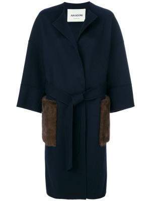 Однобортное пальто с отделкой на карманах Ava Adore. Цвет: синий