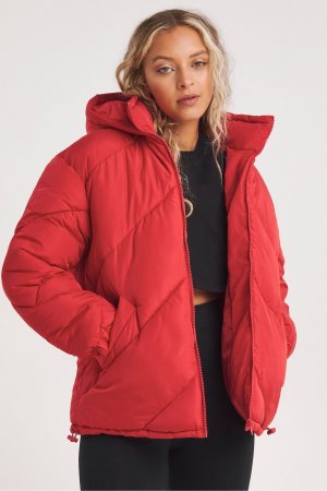 Короткое пуховое пальто с рюшами , красный Simply Be