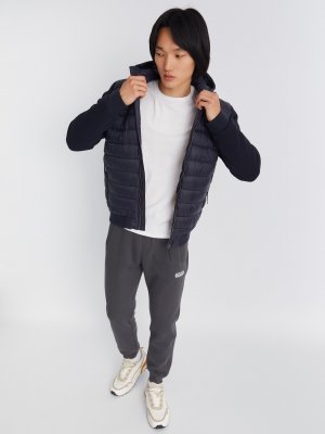 Утеплённая стёганая куртка-толстовка с капюшоном и трикотажными рукавами zolla. Цвет: синий