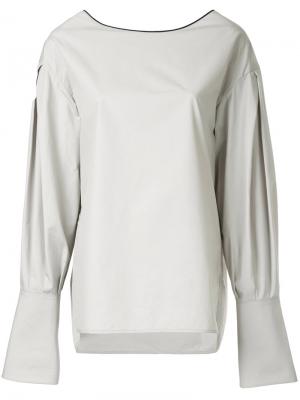 Блузка с расклешенными манжетами Cyclas. Цвет: серый