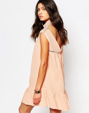 Платье с баской и открытой спиной Lovin Somedays. Цвет: розовый