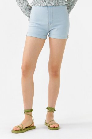 Шорты мини джинсовые облегающие с подворотами befree. Цвет: голубой