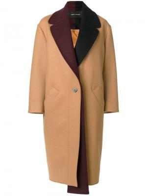 Пальто с контрастным воротником Cédric Charlier. Цвет: телесный