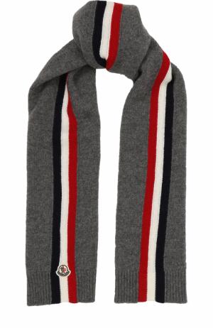 Шерстяной шарф с контрастной отделкой и логотипом бренда Moncler Enfant. Цвет: серый
