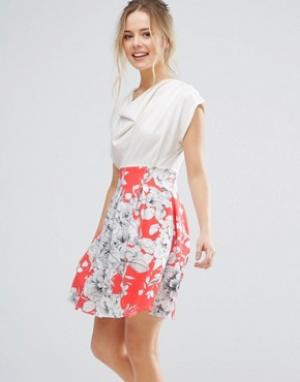 Короткое приталенное платье с драпированным топом и цветочным принтом Closet London. Цвет: розовый
