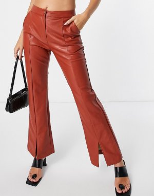 Укороченные расклешенные брюки красного цвета из искусственной кожи с разрезами спереди -Красный Ghospell