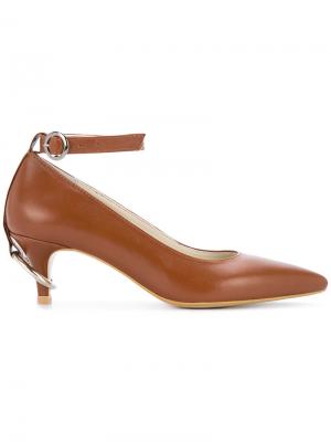 Туфли с ремешком на щиколотке Nina Zarqua. Цвет: коричневый