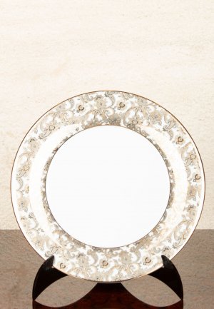 Обеденная тарелка STEFANO RICCI. Цвет: белый