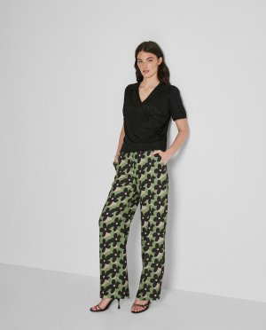 Женские прямые брюки с цветочным принтом , зеленый Trucco. Цвет: зеленый