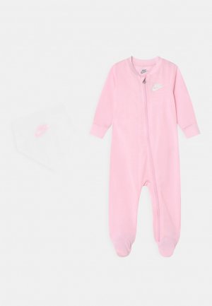 Комбинезон NIKE BABY FOOTED COVERALL AND BIB UNISEX SET , цвет pink foam Sportswear