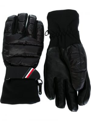 Дутые перчатки Moncler Grenoble. Цвет: чёрный