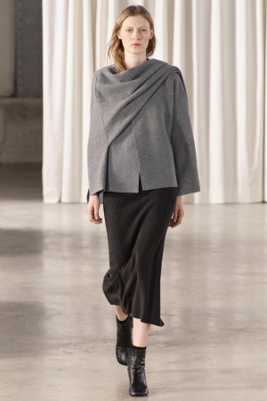 Короткое трикотажное пальто с асимметричным шарфом , светло-серый ZARA