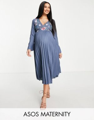 Синее плиссированное платье миди с вышивкой DESIGN Maternity Asos