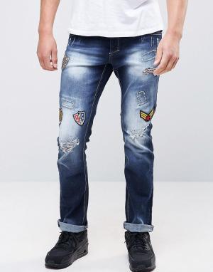 Рваные узкие джинсы с заплатками Juice. Цвет: синий
