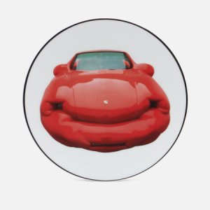 Тарелка Erwin Wurm Fat Convetible/Red Porsche Large Ligne Blanche. Цвет: белый