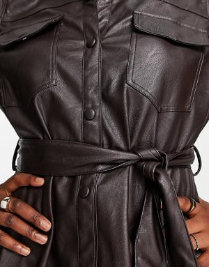 Темно-коричневая куртка из искусственной кожи с поясом New Look