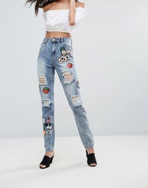 Рваные джинсы с нашивками Glamorous. Цвет: синий