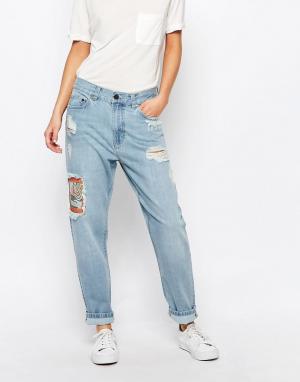 Рваные джинсы бойфренда с заплатками Aki Waven. Цвет: кремовый