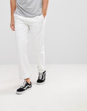 Белые брюки классического кроя Levis Skateboarding. Цвет: белый