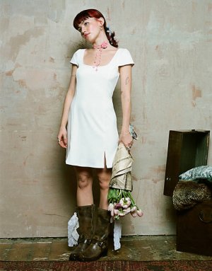 Кремовое мини-платье с квадратным вырезом и розами x Lara Adkins Labelrail