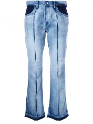 Укороченные джинсы-клеш Astraet. Цвет: синий