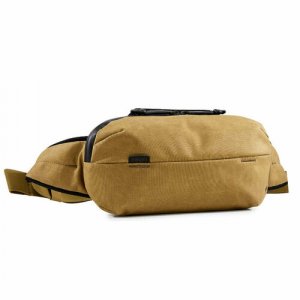Рюкзак слинг THULE, фактура матовая, коричневый Thule. Цвет: коричневый