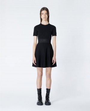 Короткое платье с эластичной талией The Kooples. Цвет: черный