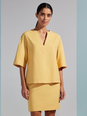 Блуза с фигурным вырезом Elis. Цвет: желтый